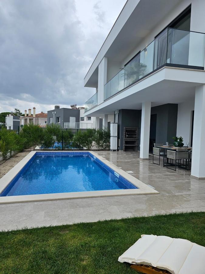 House By The Lagoon - Piscina Privada Villa